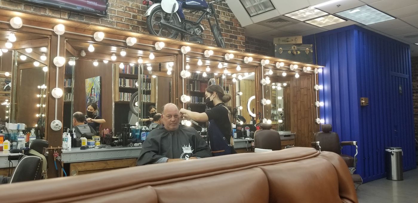 Inside The Spot Barbershop Ponce