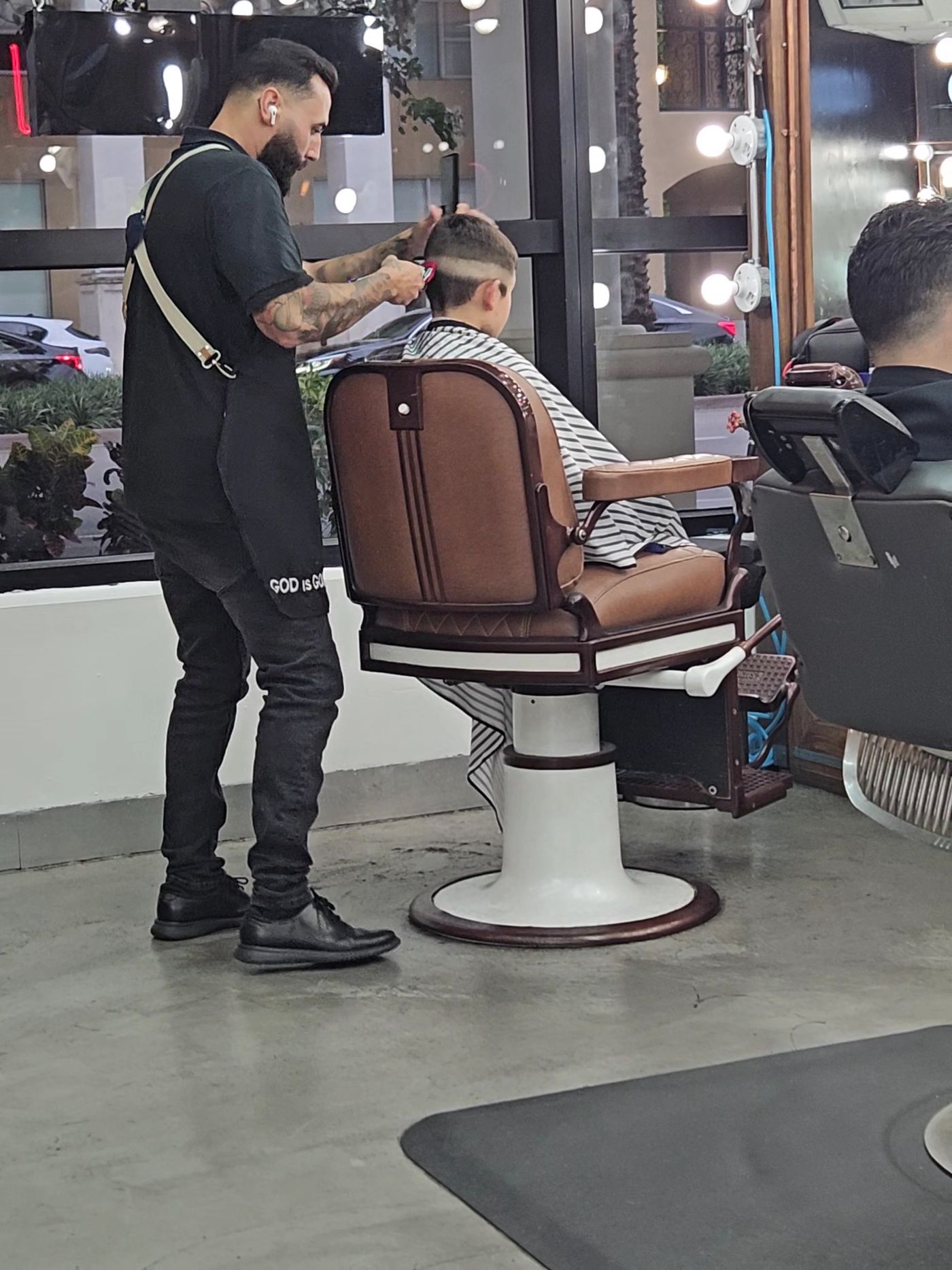 Inside The Spot Barbershop Ponce