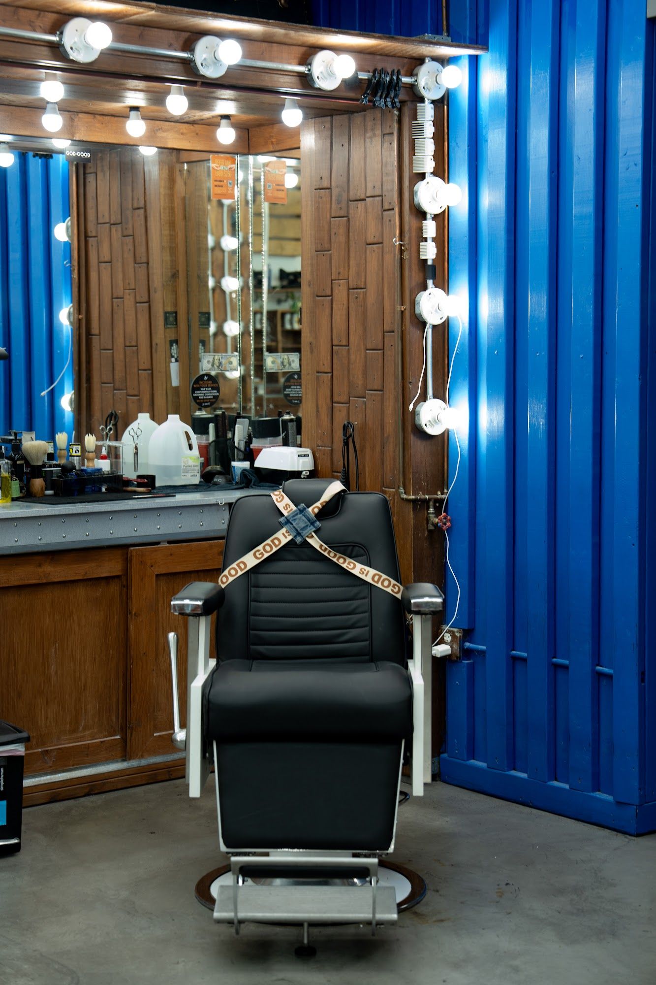 Inside The Spot Barbershop Ponce