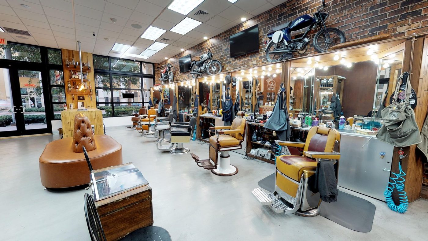 Inside The Spot Barbershop Ponce